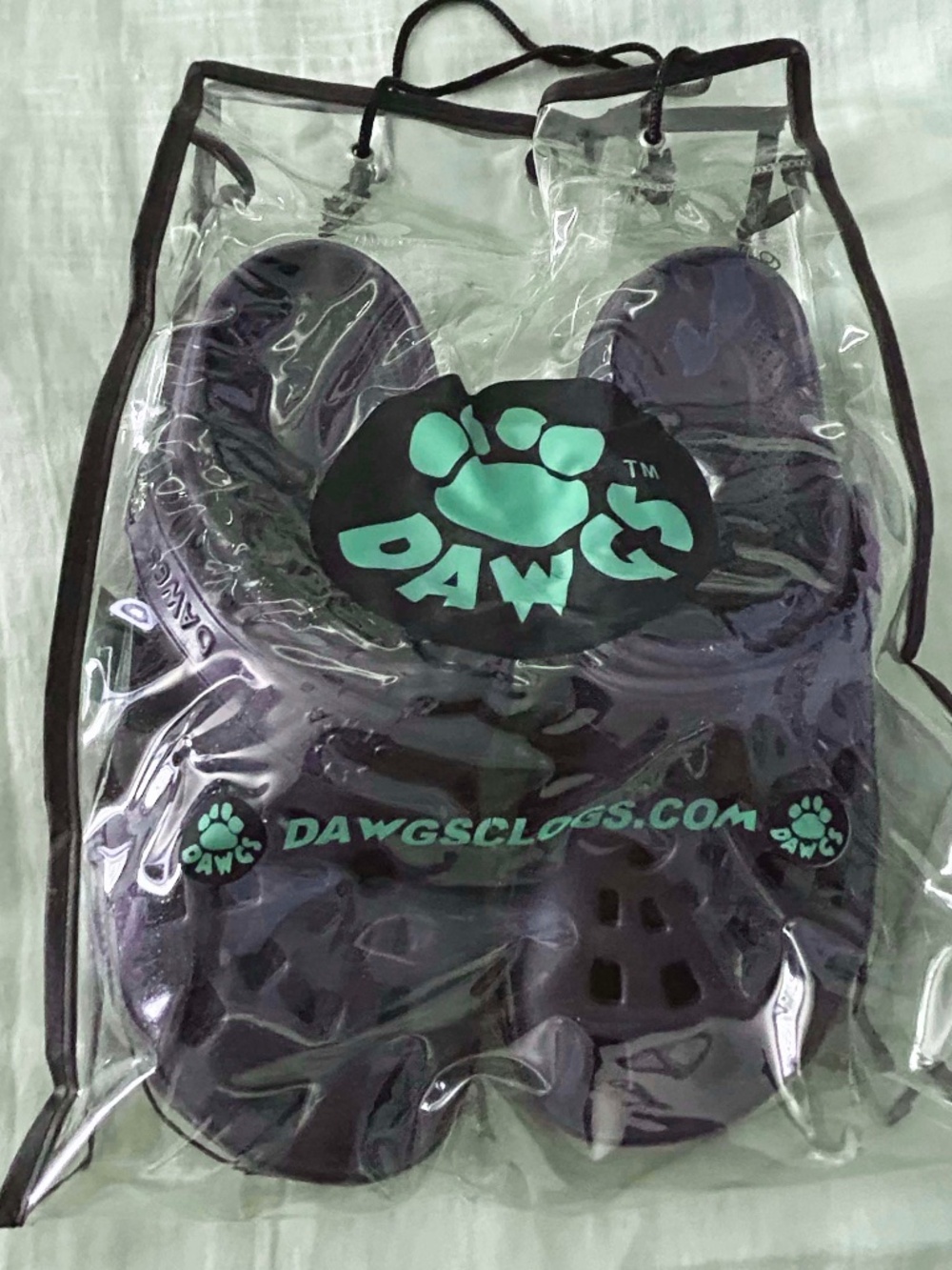 BEACH DAWGS, IN GIFT BAG, NAVY, SIZE 9, HOLES ON TOP, STRAPS WITH SILVER TONE